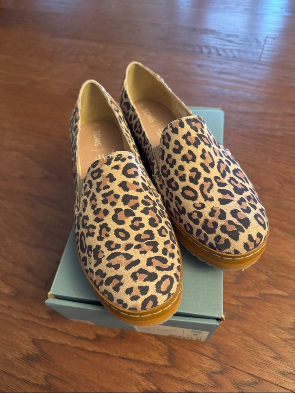 NIB TOMS Leopard-Pattern leather Slip-Ons in Tan and Black